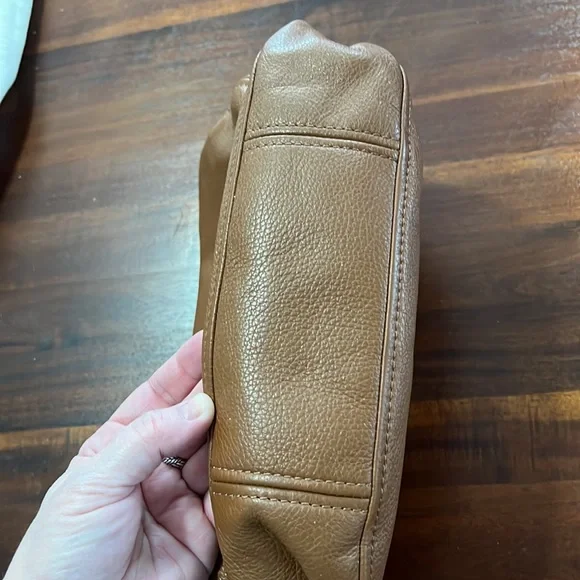 Michael Kors Leather Bag Brown Saffiano Gold Hardware & Tassel - Picture 10 of 14